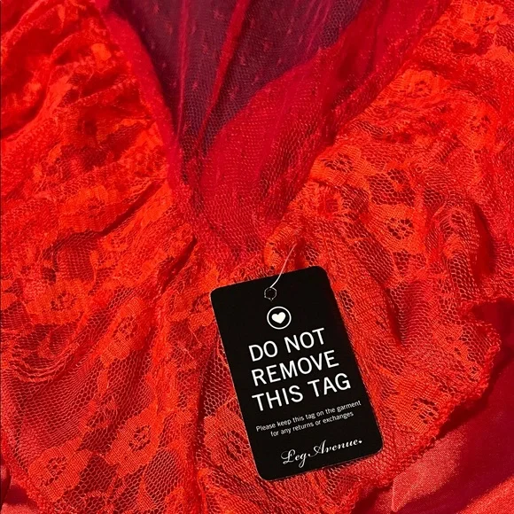 Lydia Wedding Dress (Beetlejuice) - Picture 2 of 7